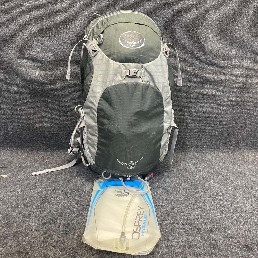 Osprey Stratos 24 Green Hiking Backpack w/ Osprey Hydeo 3.0L Hydration Reservoir